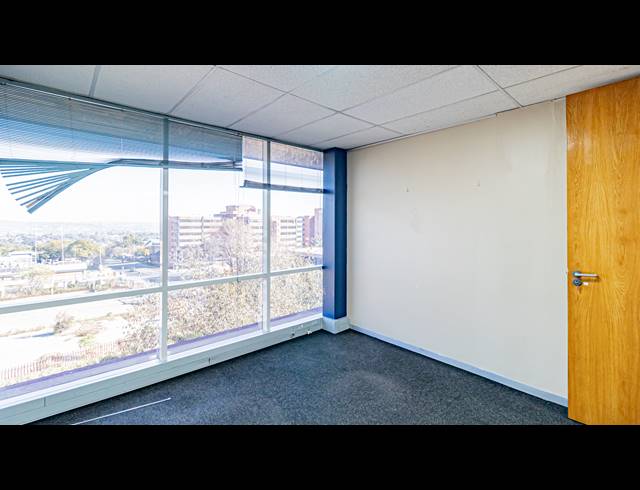 617M² OFFICE TO LET IN FERNDALE